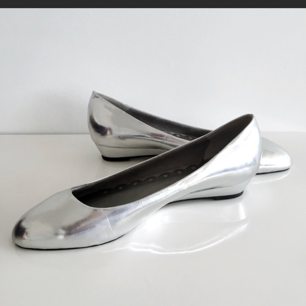 Anthropologie SEYCHELLES Metallic Silver Flats 8.5